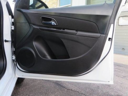 Used 2016 Chevrolet Cruze LT image 40