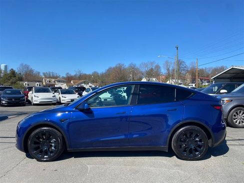 Used 2023 Tesla Model Y Long Range AWD/4WD image 2
