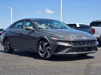 Used 2024 Hyundai Elantra Limited FWD video 2