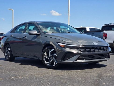 Used 2024 Hyundai Elantra Limited FWD image 2