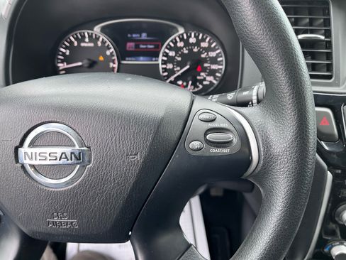 Used 2019 Nissan Pathfinder S image 28