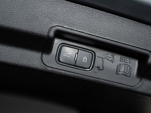 Used 2020 Ford Explorer XLT w/ Equipment Group 202A image 23