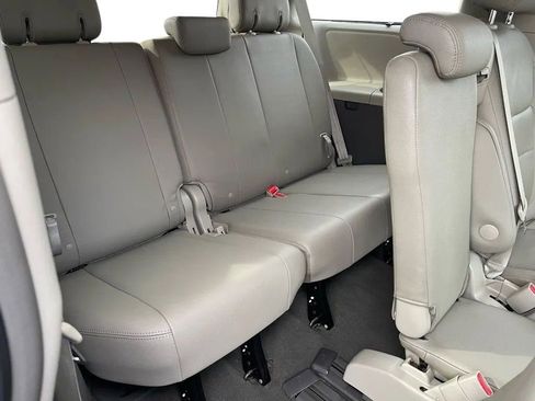 Used 2019 Toyota Sienna XLE FWD image 18