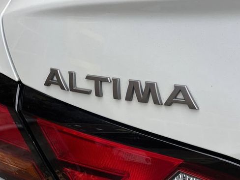 Used 2024 Nissan Altima 2.5 SV FWD image 32