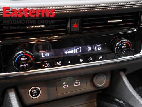 Used 2022 Nissan Rogue SV image 20