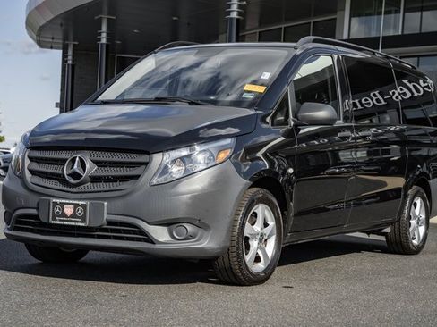 Used 2018 Mercedes-Benz Metris Passenger image 3