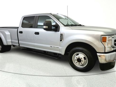 Used 2022 Ford F350 XL w/ STX Appearance Package RWD image 2