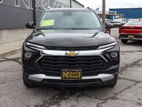 Used 2025 Chevrolet TrailBlazer LT AWD/4WD image 2