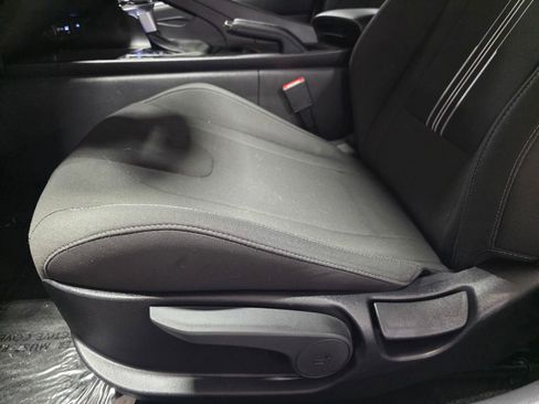 Certified 2025 Hyundai Elantra Sport image 23