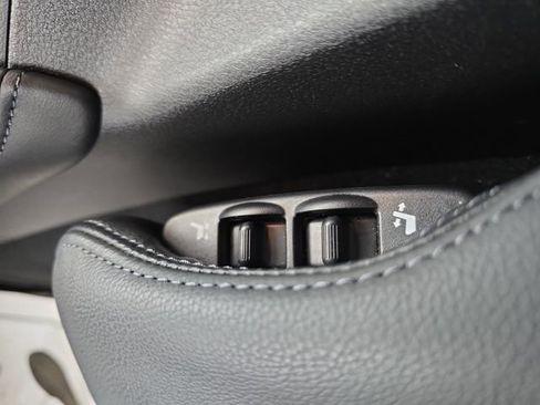 Used 2024 Nissan Z Performance w/ Floor Mat Package image 25