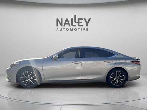 Used 2025 Lexus ES 300h w/ Premium Package image 2