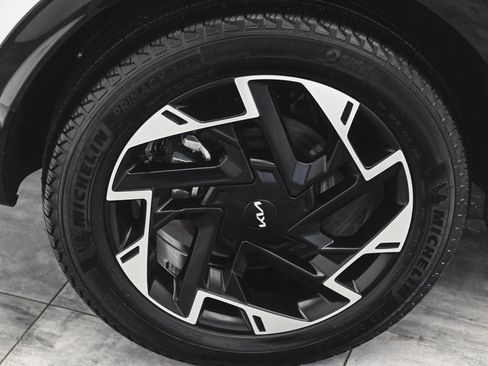 Used 2025 Kia Sportage SX image 31