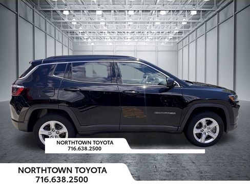 Used 2023 Jeep Compass Latitude w/ Convenience Group AWD/4WD image 6