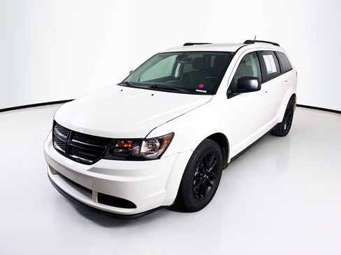 Used 2020 Dodge Journey SE w/ SE Popular Equipment Group image 4