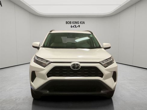 Used 2025 Toyota RAV4 LE AWD/4WD image 8