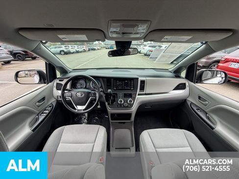 Used 2020 Toyota Sienna L FWD image 27