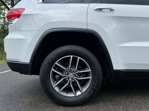 Used 2018 Jeep Grand Cherokee Limited AWD/4WD image 9