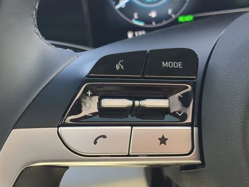 New 2025 Hyundai Elantra Limited FWD image 22