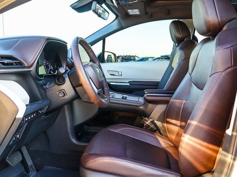 Used 2022 Toyota Sienna Platinum image 24