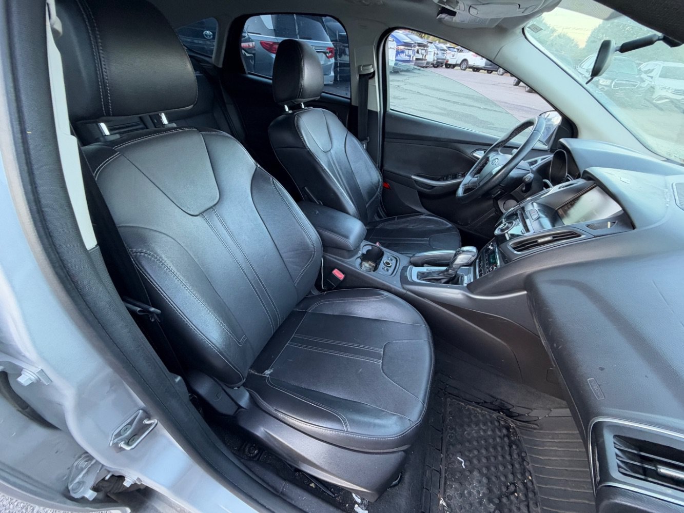 Used 2013 Ford Focus Titanium w/ Titanium Handling Pkg FWD image 9