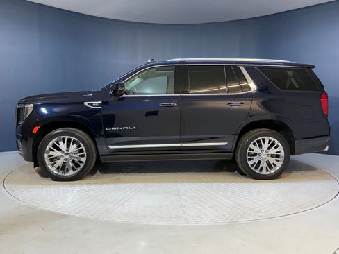Used 2021 GMC Yukon Denali w/ Denali Premium Package image 2