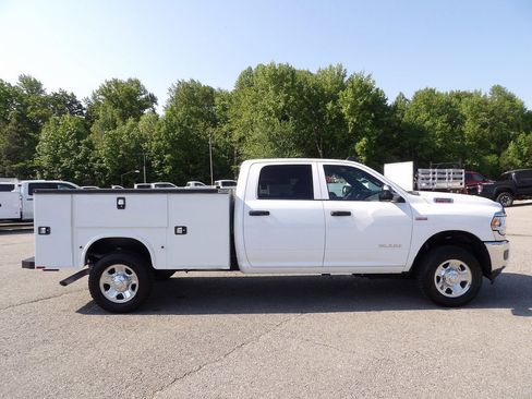 Used 2022 RAM 3500 Tradesman w/ Chrome Appearance Group AWD/4WD image 9