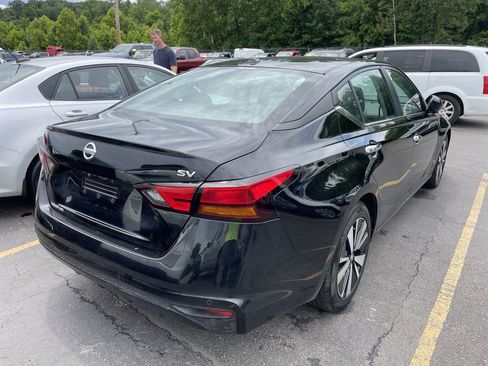 Used 2022 Nissan Altima 2.5 SV FWD image 2