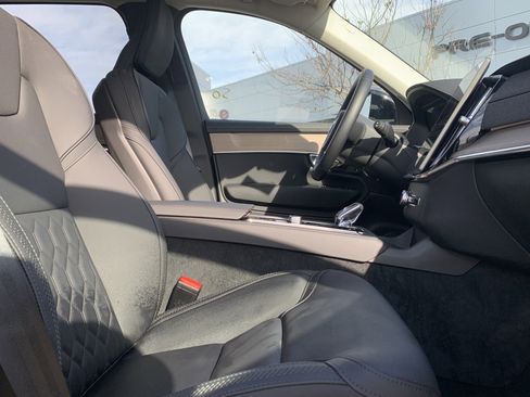 Used 2025 Volvo XC90 B6 Plus image 35