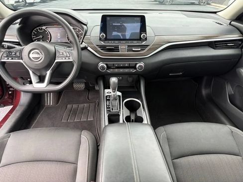 Used 2024 Nissan Altima 2.5 SV FWD image 18
