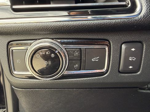 Used 2019 Lincoln Navigator Select RWD image 10