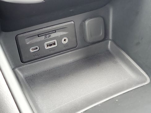 Used 2024 GMC Terrain SLT w/ Infotainment Package II FWD image 31