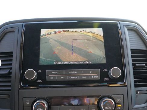 Used 2024 Nissan Titan SV w/ SV Convenience Package image 34