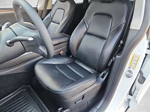 Used 2024 Tesla Model Y 2WD image 16
