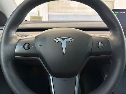 Used 2023 Tesla Model Y AWD image 29