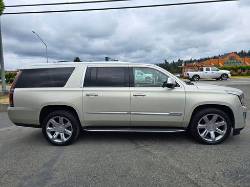 Used 2015 Cadillac Escalade ESV Luxury AWD/4WD image 8