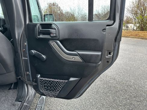 Used 2016 Jeep Wrangler Unlimited Sport w/ Connectivity Group image 17