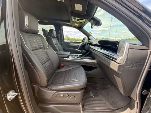 Certified 2025 Cadillac Escalade V AWD/4WD image 33