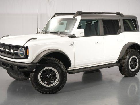 Used 2023 Ford Bronco Outer Banks w/ Sasquatch Package AWD/4WD image 1