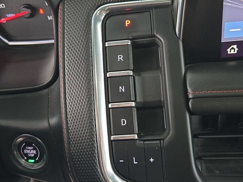 Used 2021 Chevrolet Suburban RST w/ Luxury Package AWD/4WD image 8