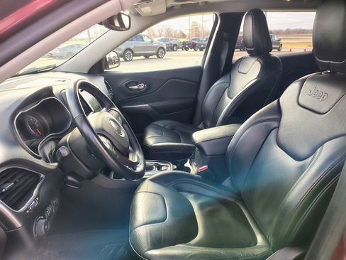 Used 2019 Jeep Cherokee Limited image 11