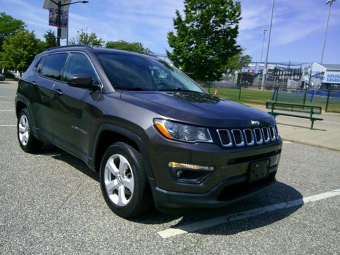 Used 2019 Jeep Compass Latitude w/ Popular Equipment Group AWD/4WD image 4