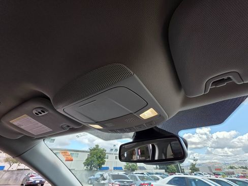 Used 2022 Ford Edge Titanium image 16