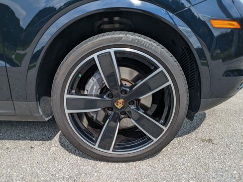 Used 2022 Porsche Cayenne Coupe AWD/4WD image 11