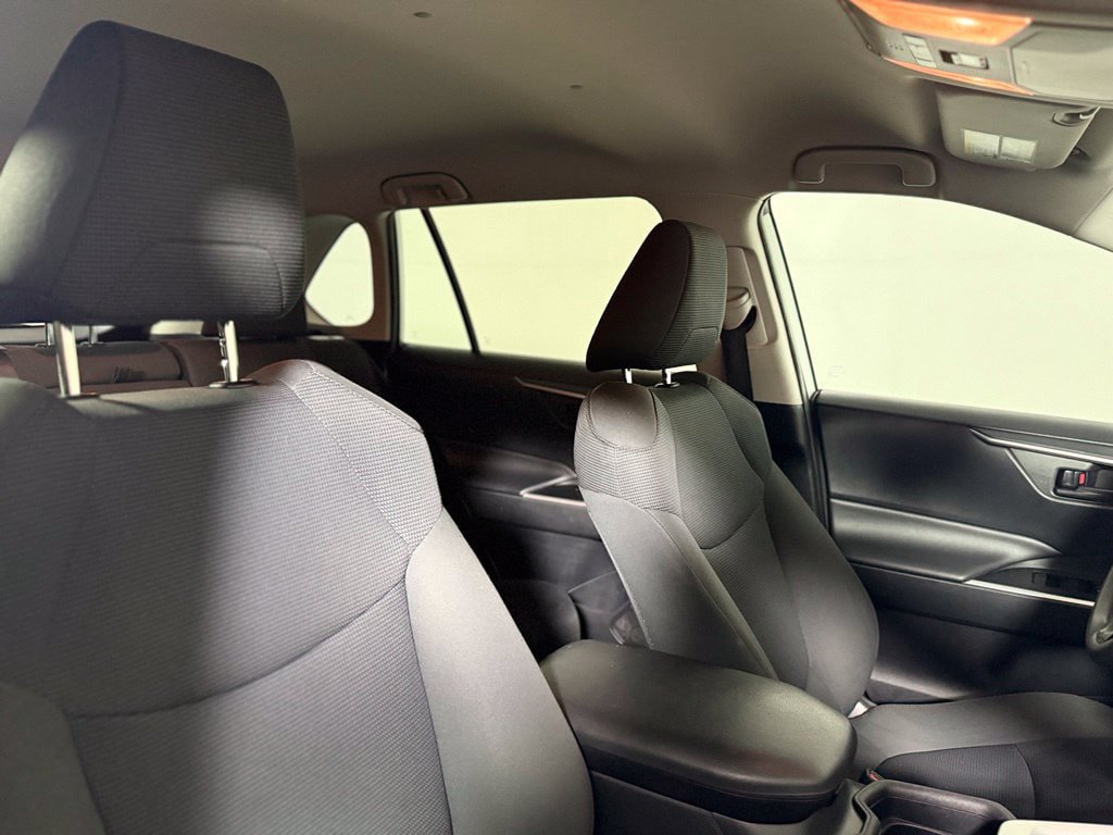 Used 2019 Toyota RAV4 LE w/ All Weather Liner Package AWD/4WD image 25