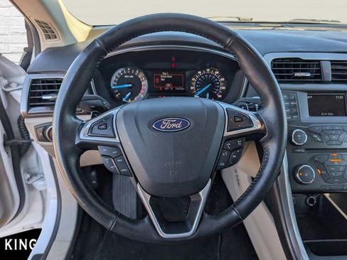 Used 2017 Ford Fusion SE image 12