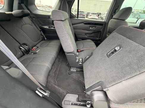 Used 2025 Honda Pilot Sport image 23