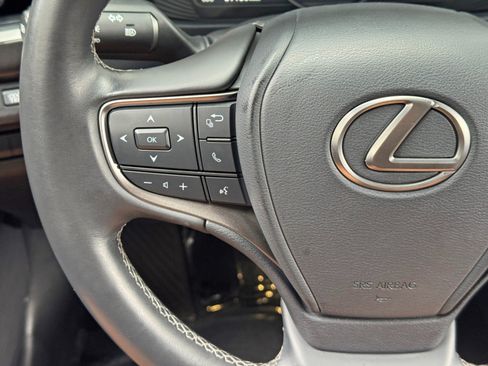 Used 2022 Lexus UX 200 w/ Accessory Package (Z2) FWD image 18