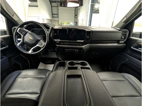 Used 2025 Chevrolet Silverado 3500 LT w/ Leather Package AWD/4WD image 13
