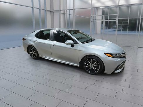 Used 2023 Toyota Camry SE w/ Convenience Package AWD/4WD image 2