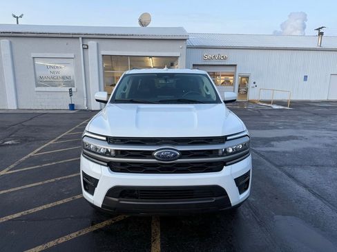 Used 2024 Ford Expedition Max XLT image 3